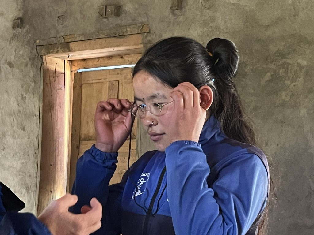 Erstes Mal Brille aufgesetzt